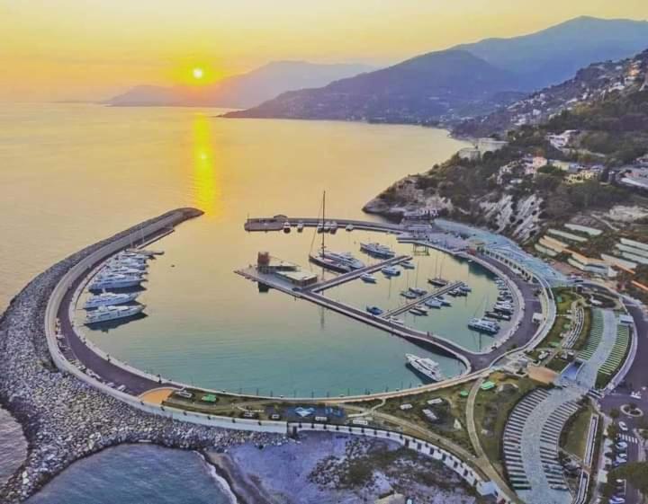 Casa Al Mare Appartement Ventimiglia Buitenkant foto