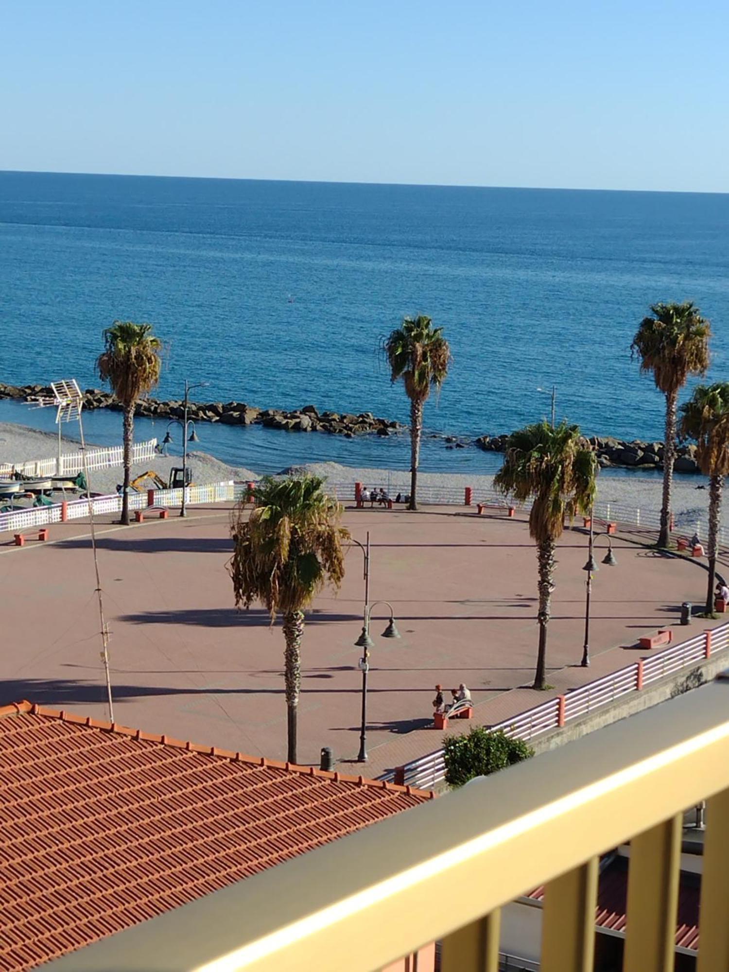 Casa Al Mare Appartement Ventimiglia Buitenkant foto